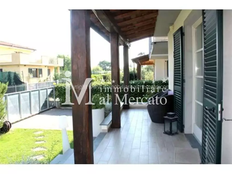 Immagine 7 di Villa in vendita  a Camaiore