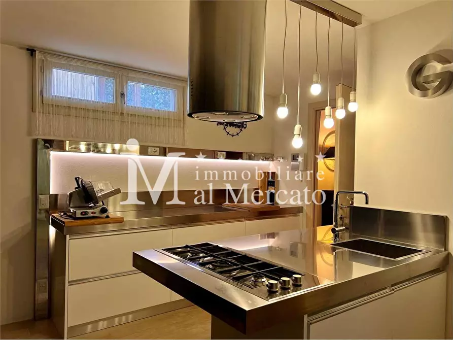 Immagine 67 di Villa in vendita  a Camaiore