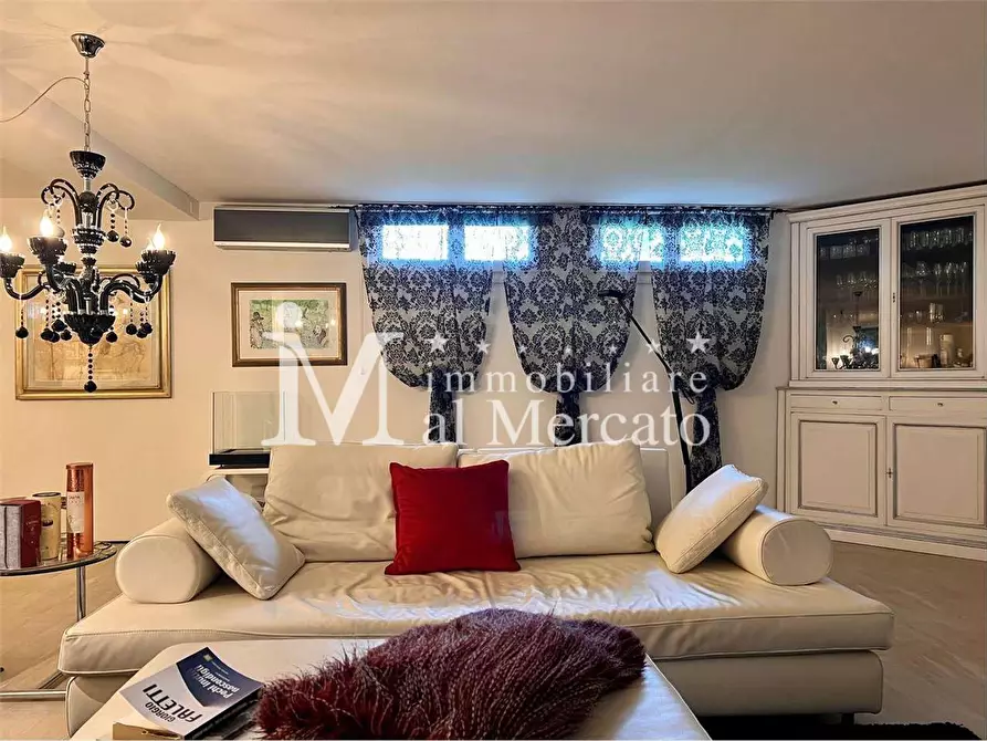 Immagine 53 di Villa in vendita  a Camaiore