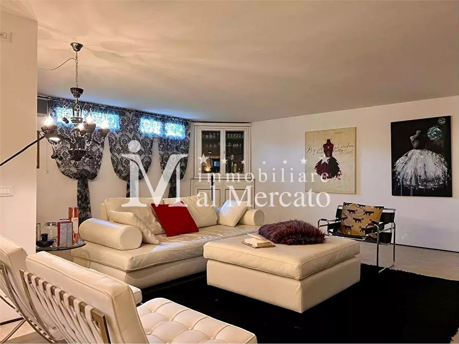 Immagine 51 di Villa in vendita  a Camaiore