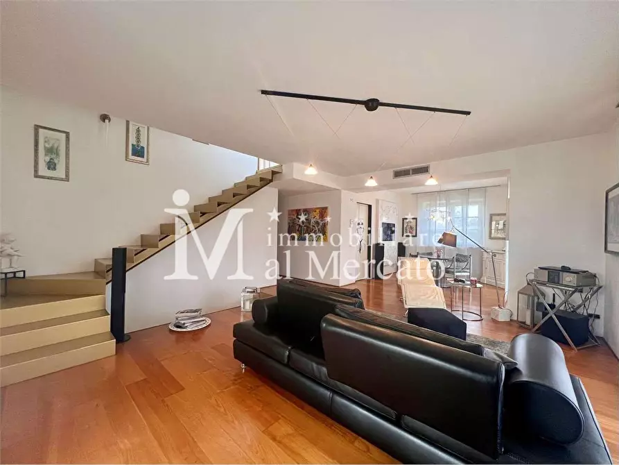 Immagine 28 di Villa in vendita  a Camaiore