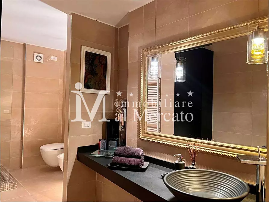 Immagine 59 di Villa in vendita  a Camaiore