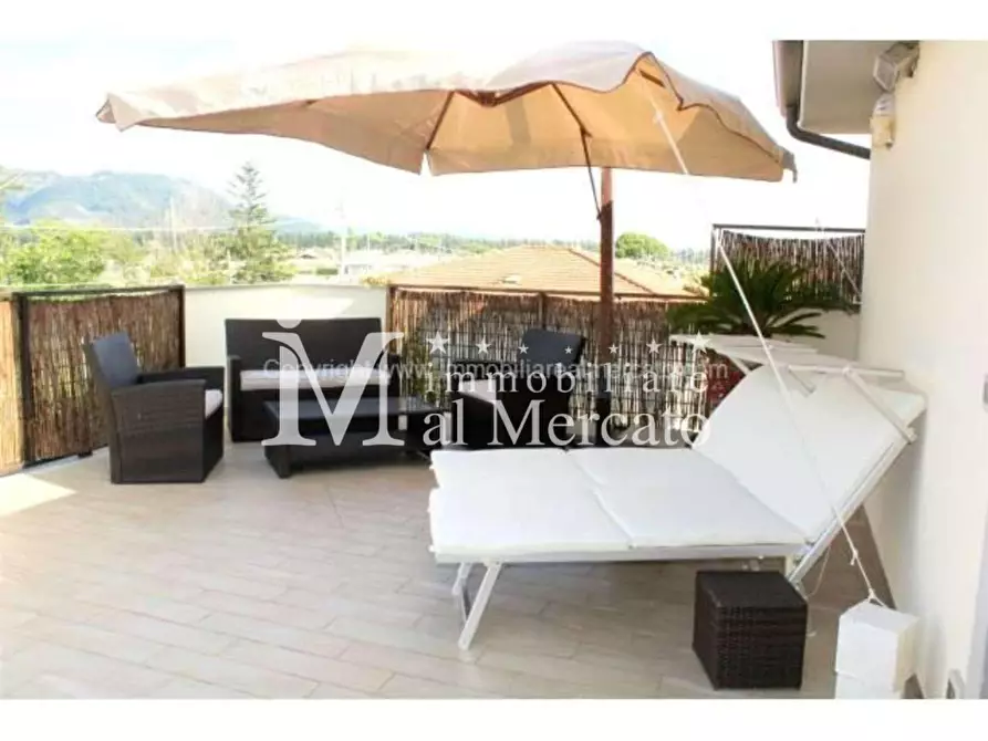 Immagine 12 di Villa in vendita  a Camaiore