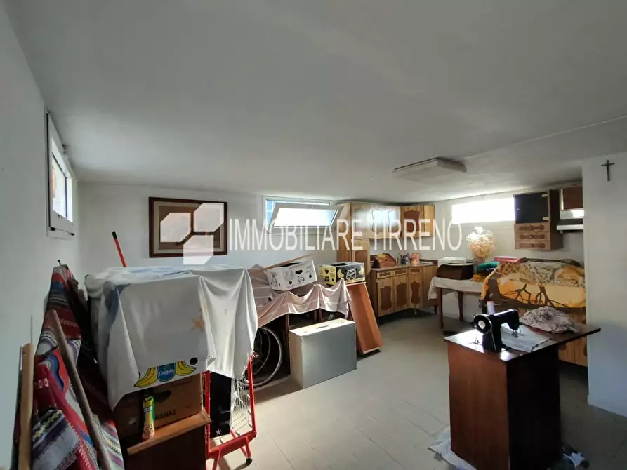 Immagine 10 di Porzione di casa in vendita  a Massa
