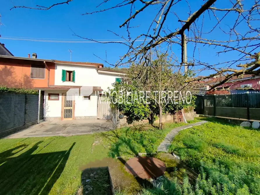 Immagine 11 di Porzione di casa in vendita  a Massa