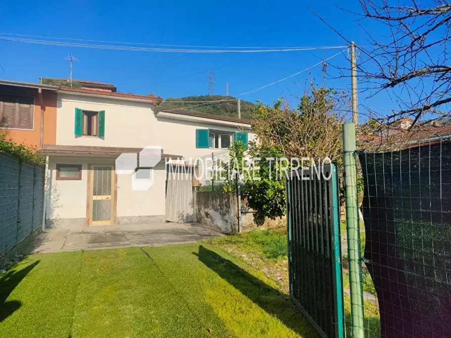 Immagine 12 di Porzione di casa in vendita  a Massa