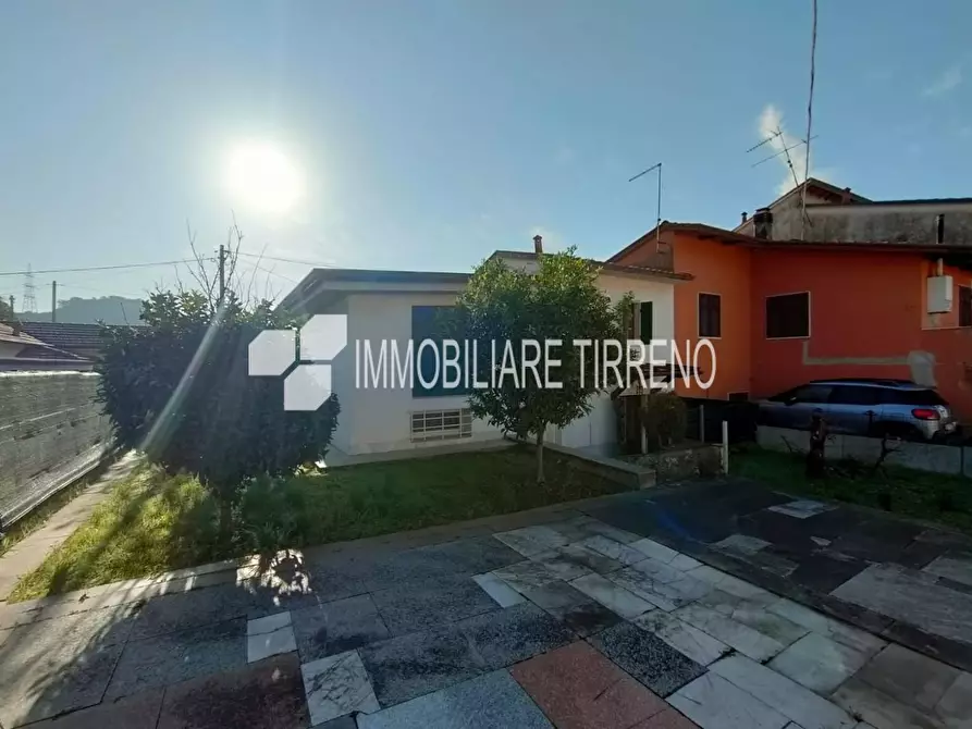 Immagine 14 di Porzione di casa in vendita  a Massa
