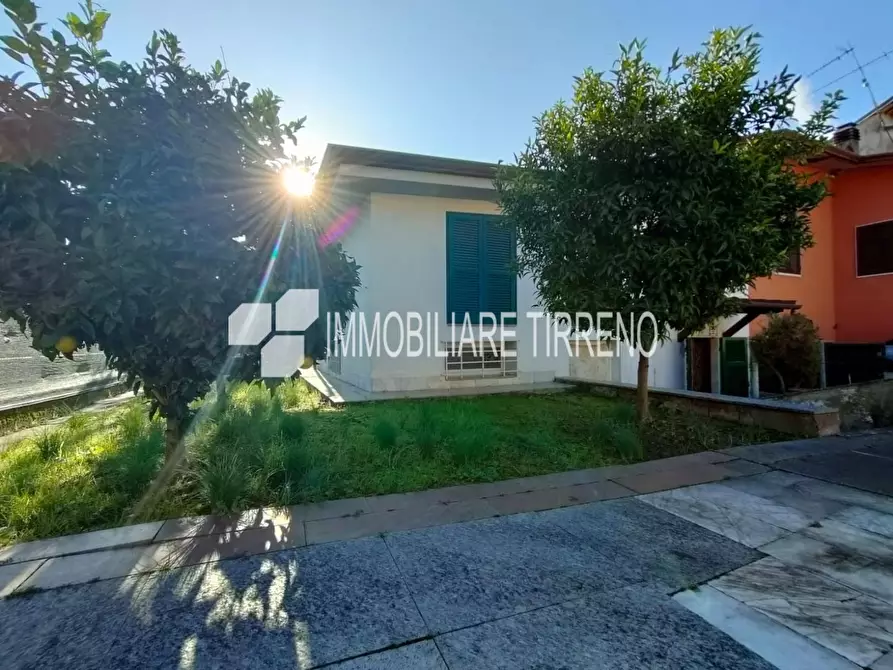 Immagine 3 di Porzione di casa in vendita  a Massa