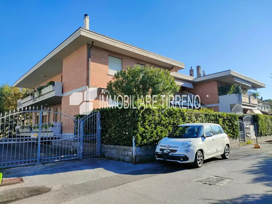 Immagine 1 di Appartamento in vendita  a Massa