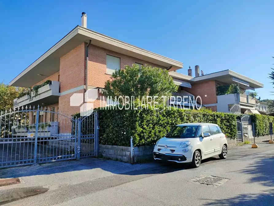 Immagine 16 di Appartamento in vendita  a Massa