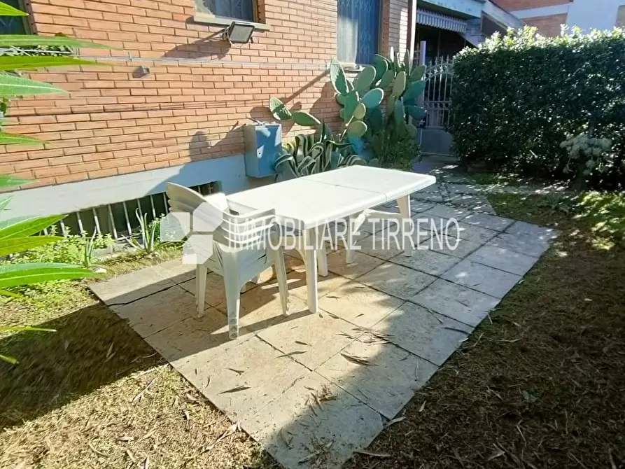 Immagine 3 di Appartamento in vendita  a Massa