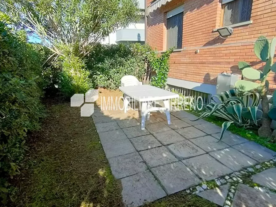 Immagine 2 di Appartamento in vendita  a Massa