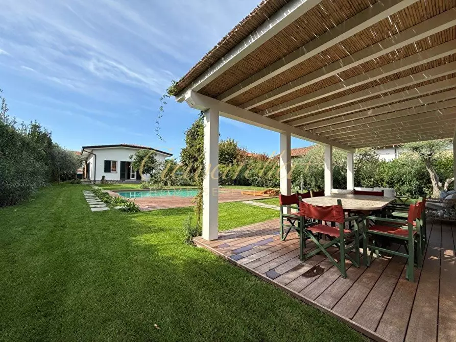 Immagine 41 di Villa in affitto  a Forte Dei Marmi