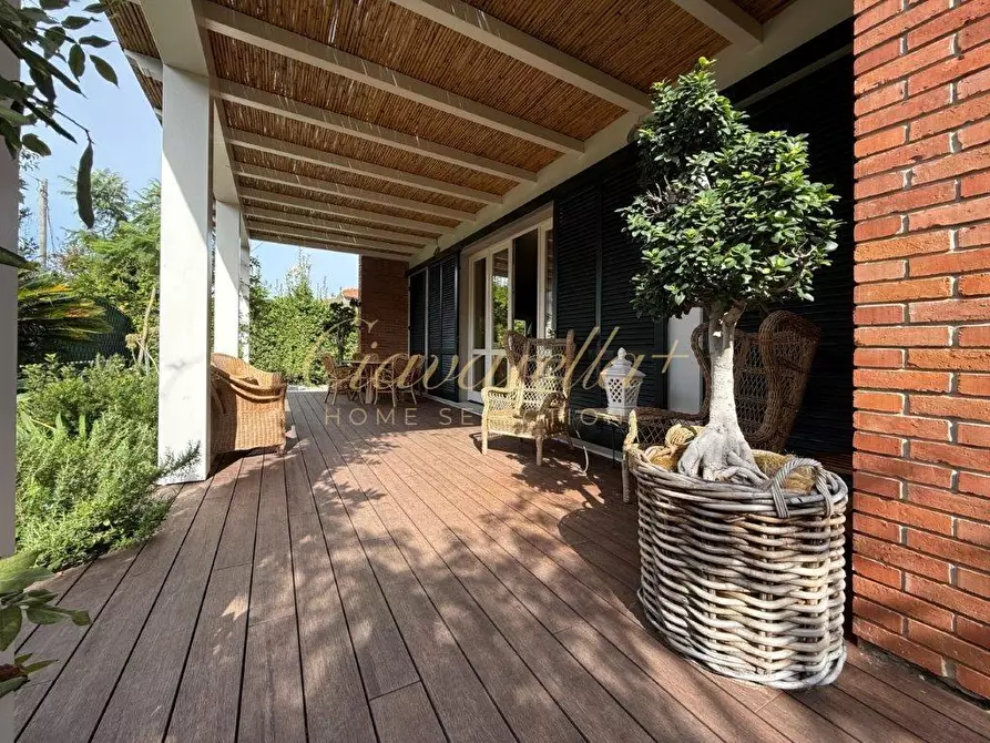 Immagine 8 di Villa in affitto  a Forte Dei Marmi