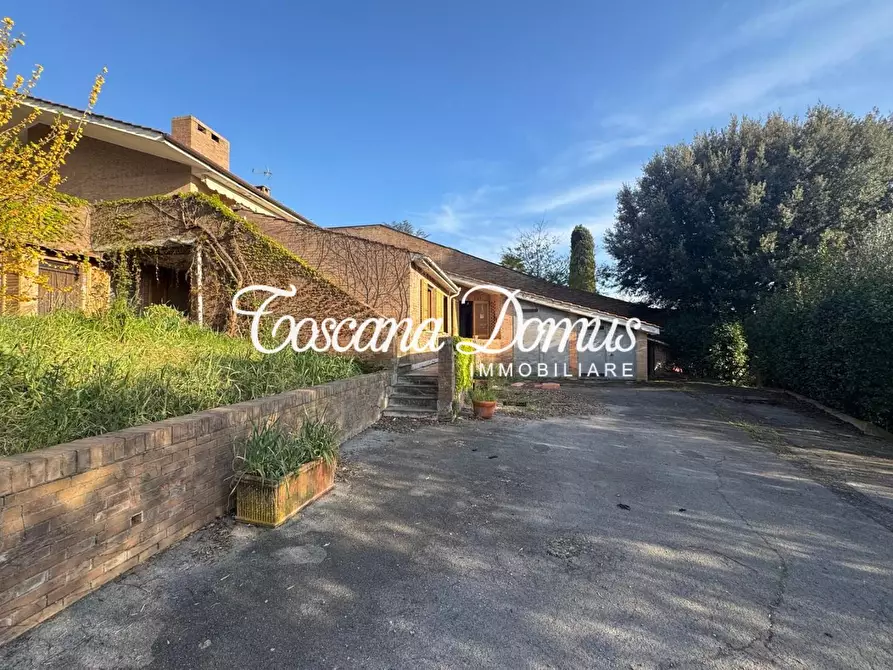 Immagine 2 di Appartamento in vendita  a Siena