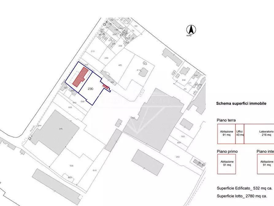 Immagine 11 di Villa in vendita  a Carrara