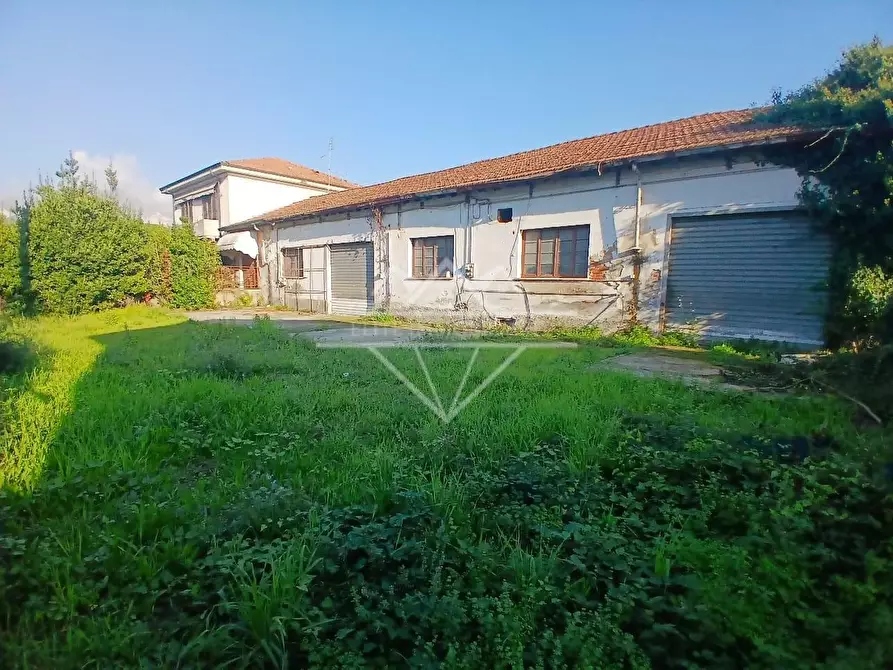 Immagine 4 di Villa in vendita  a Carrara