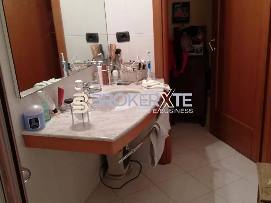 Immagine 12 di Appartamento in vendita  a Carrara