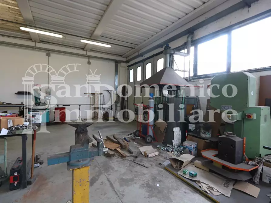 Immagine 4 di Attività artigianale in vendita  a Calcinaia