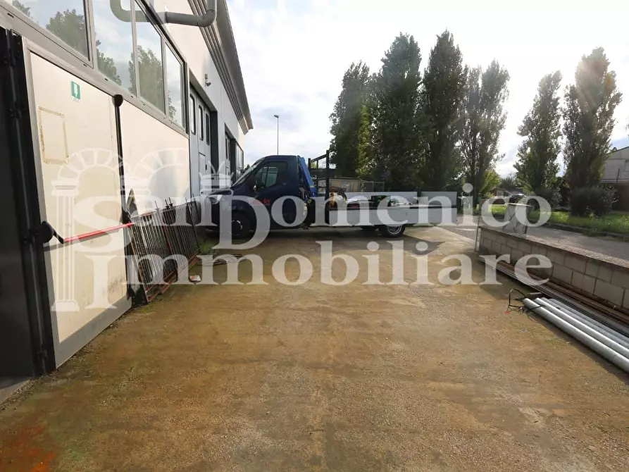 Immagine 10 di Attività artigianale in vendita  a Calcinaia