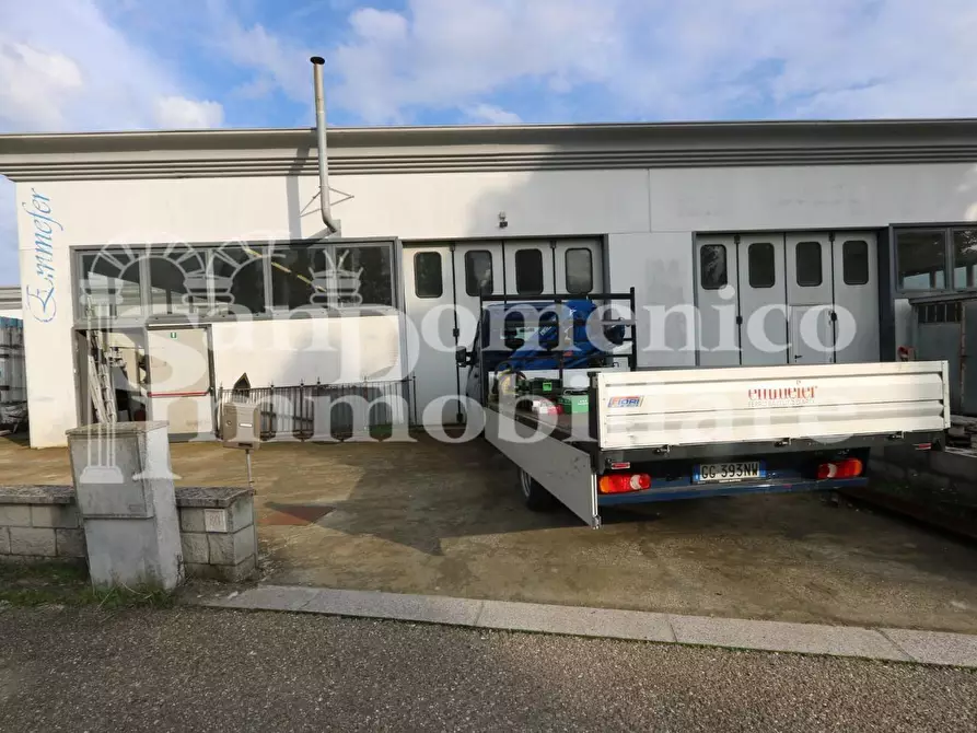 Immagine 11 di Attività artigianale in vendita  a Calcinaia