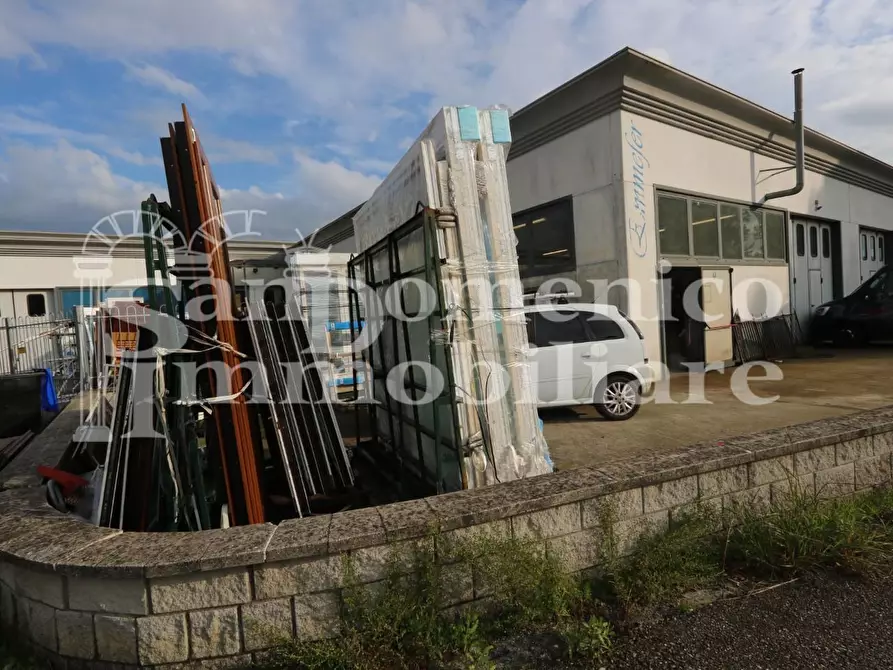 Immagine 9 di Attività artigianale in vendita  a Calcinaia