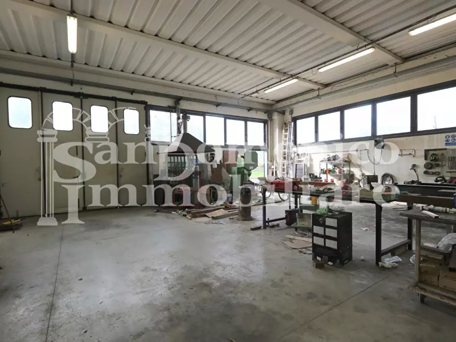 Immagine 2 di Attività artigianale in vendita  a Calcinaia