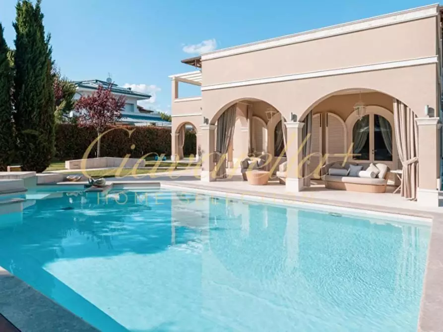 Immagine 7 di Villa in affitto  a Forte Dei Marmi