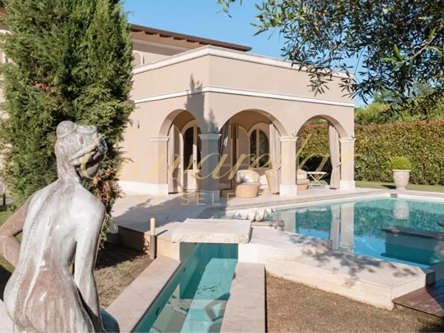 Immagine 6 di Villa in affitto  a Forte Dei Marmi