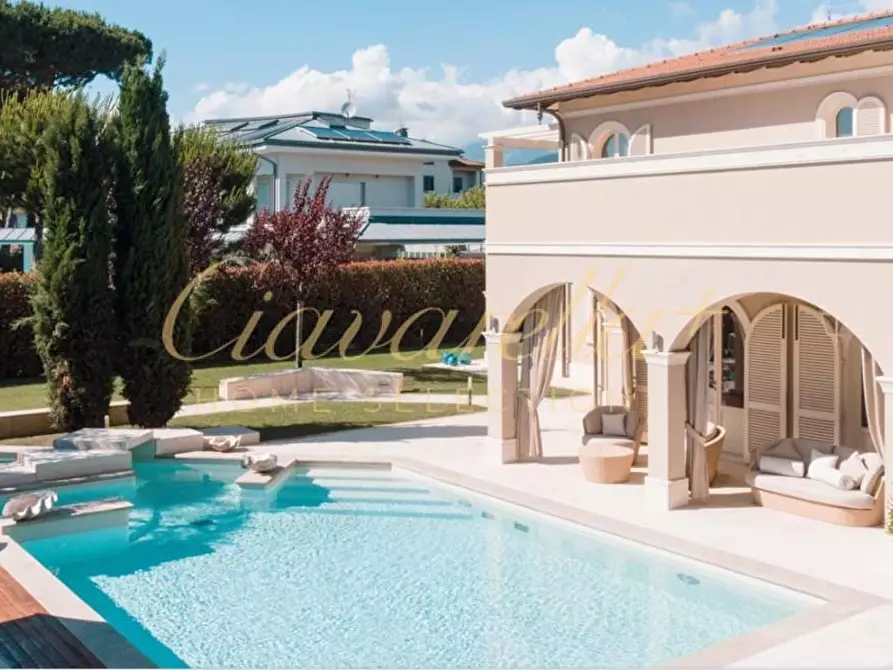 Immagine 3 di Villa in affitto  a Forte Dei Marmi