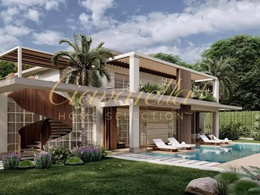 Immagine 2 di Villa in vendita  a Forte Dei Marmi