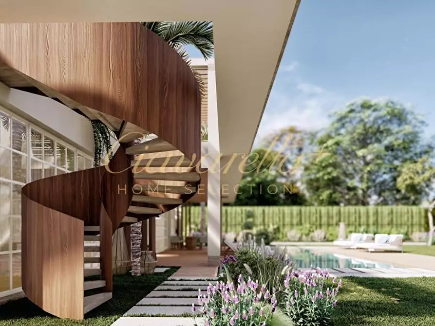 Immagine 3 di Villa in vendita  a Forte Dei Marmi