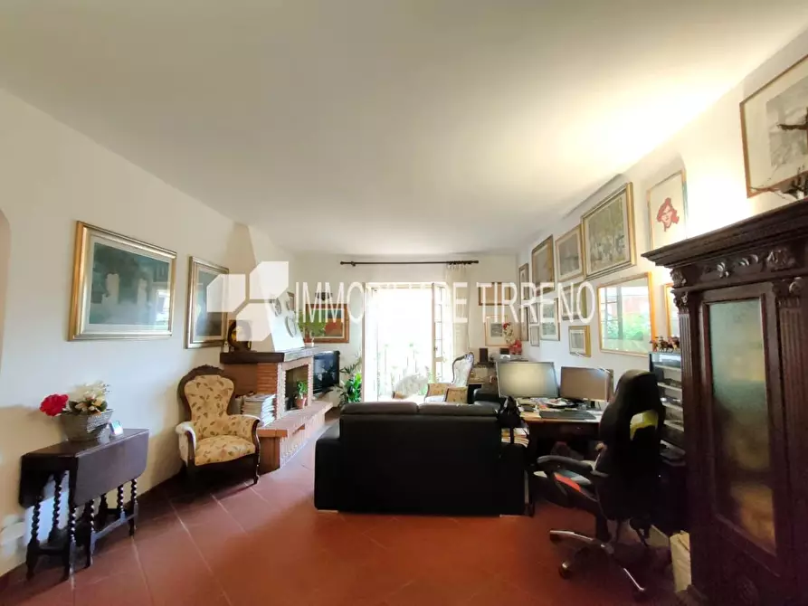 Immagine 11 di Appartamento in vendita  a Massa