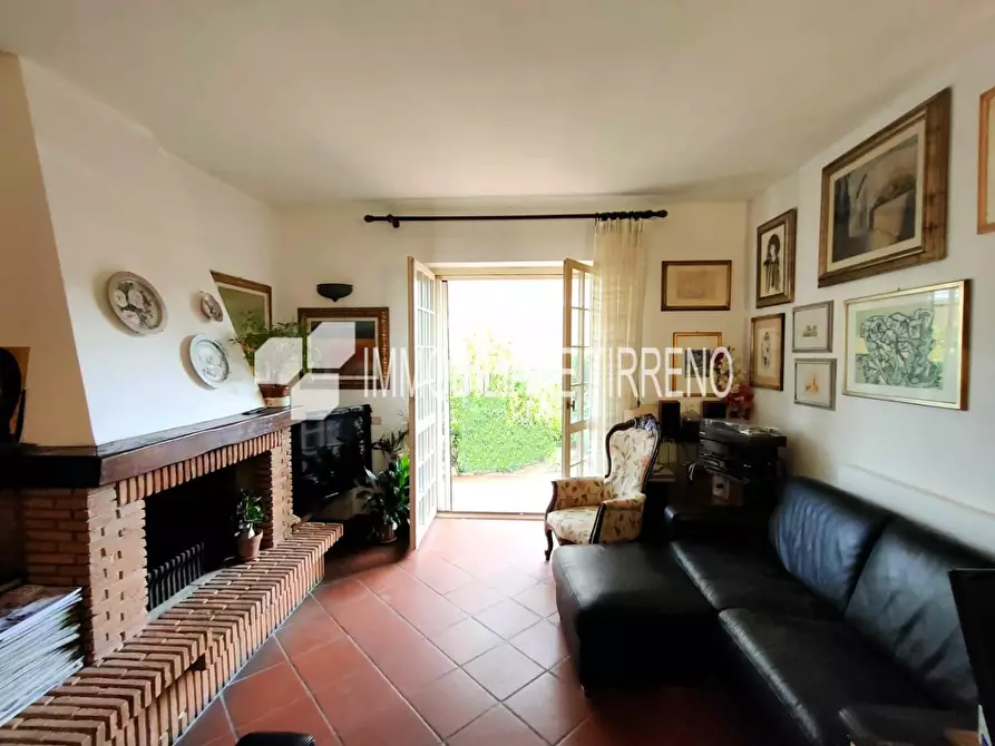 Immagine 4 di Appartamento in vendita  a Massa