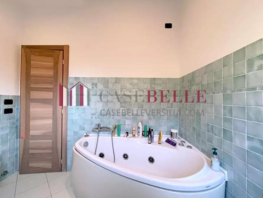 Immagine 25 di Casa indipendente in vendita  a Camaiore