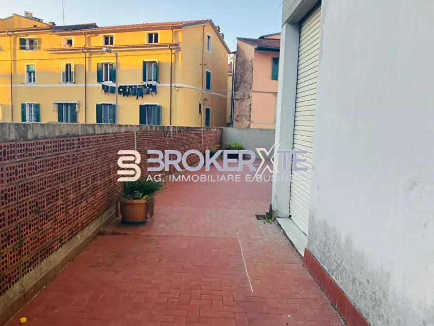 Immagine 9 di Appartamento in vendita  a Carrara