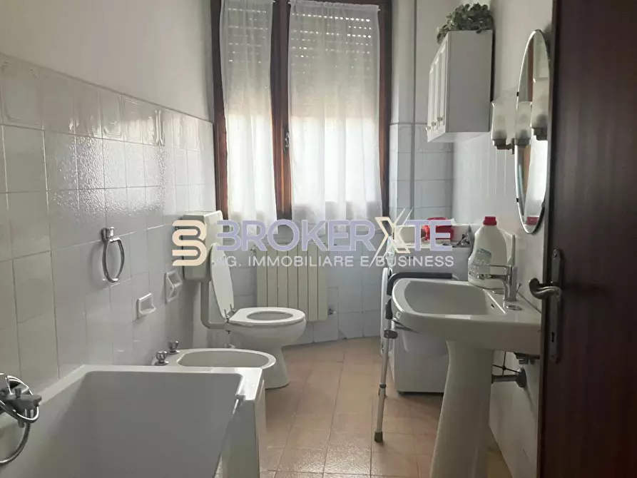 Immagine 25 di Appartamento in vendita  a Carrara