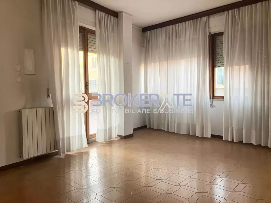 Immagine 2 di Appartamento in vendita  a Carrara