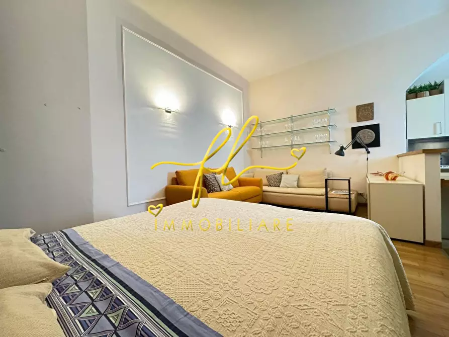 Immagine 11 di Appartamento in vendita  a Livorno