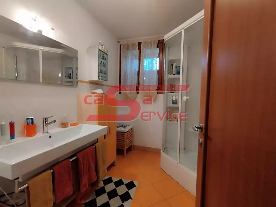 Immagine 16 di Appartamento in vendita  a Montecatini Terme