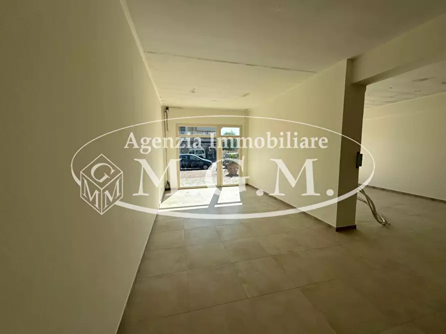 Immagine 6 di Locale commerciale in affitto  a Bientina