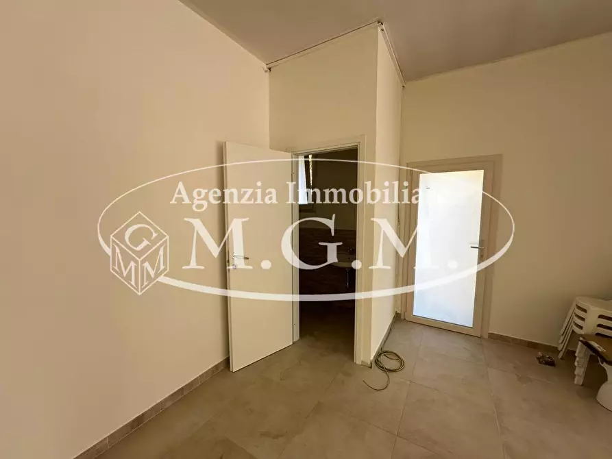 Immagine 10 di Locale commerciale in affitto  a Bientina