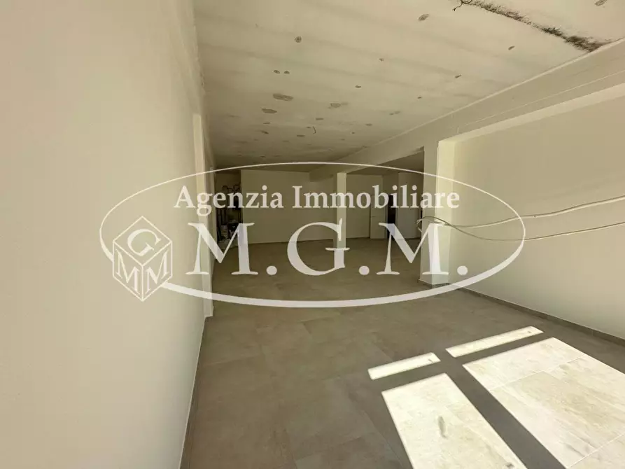 Immagine 13 di Locale commerciale in affitto  a Bientina