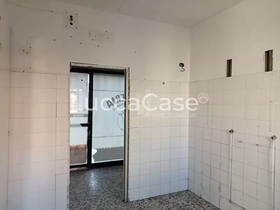 Immagine 3 di Locale commerciale in affitto  a Lucca