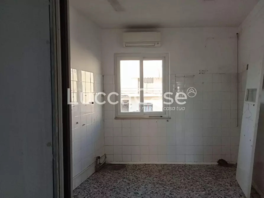 Immagine 5 di Locale commerciale in affitto  a Lucca