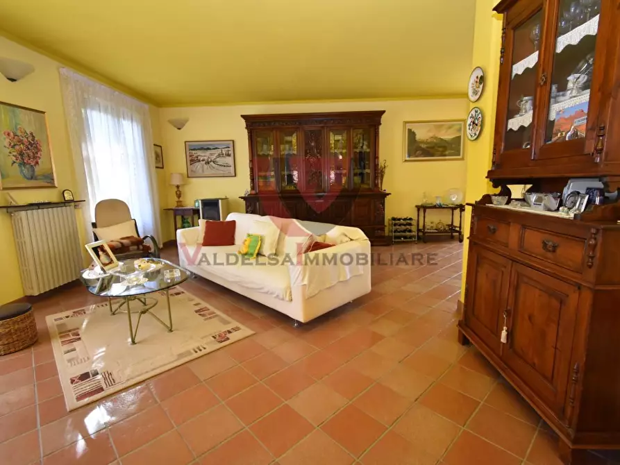 Immagine 1 di Villa in vendita  a Colle Di Val D'elsa