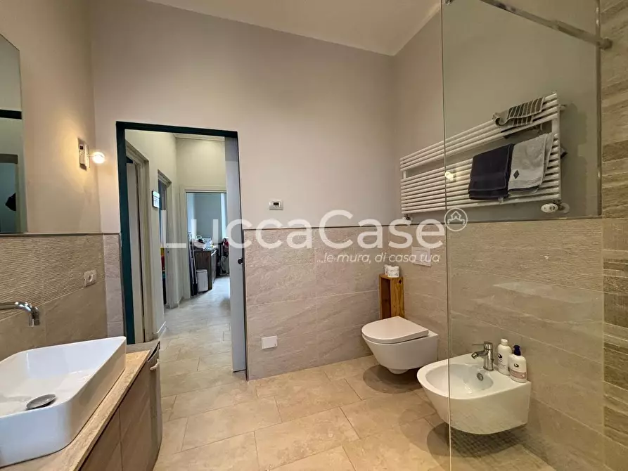 Immagine 14 di Appartamento in vendita  a Lucca