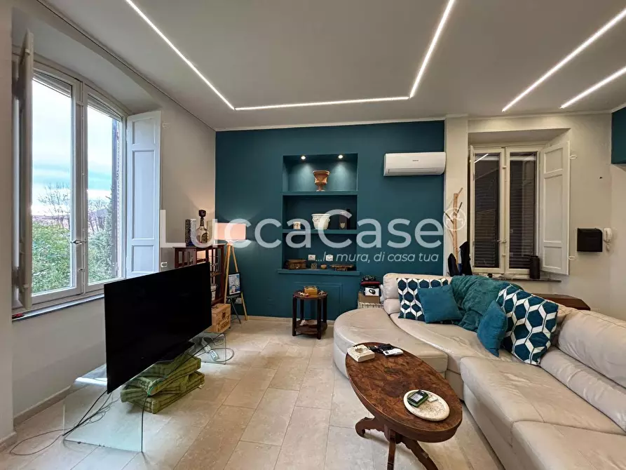 Immagine 4 di Appartamento in vendita  a Lucca