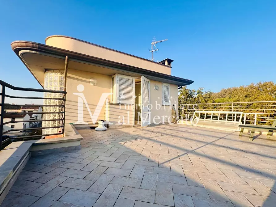 Immagine 69 di Casa bifamiliare in vendita  a Viareggio