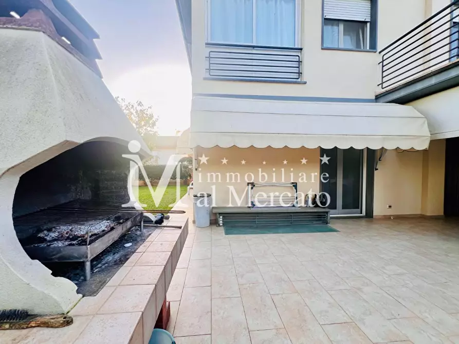 Immagine 17 di Casa bifamiliare in vendita  a Viareggio